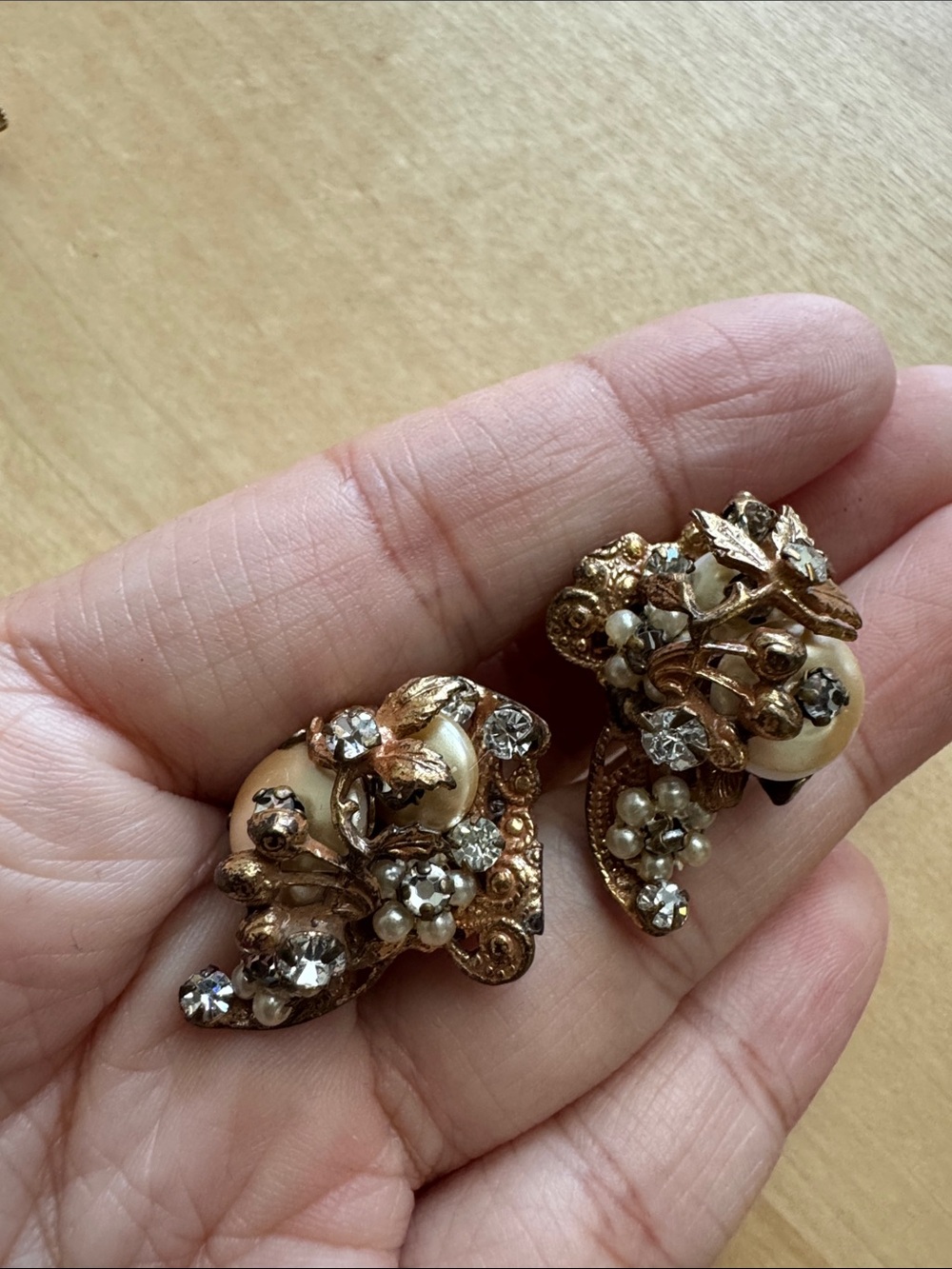 Vintage Gold Pearl & Crystal Clip-On Earrings - Picture 2 of 7